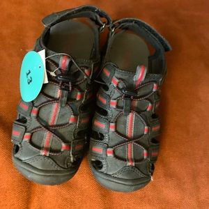 Boys water shoe by Khombu size 13
